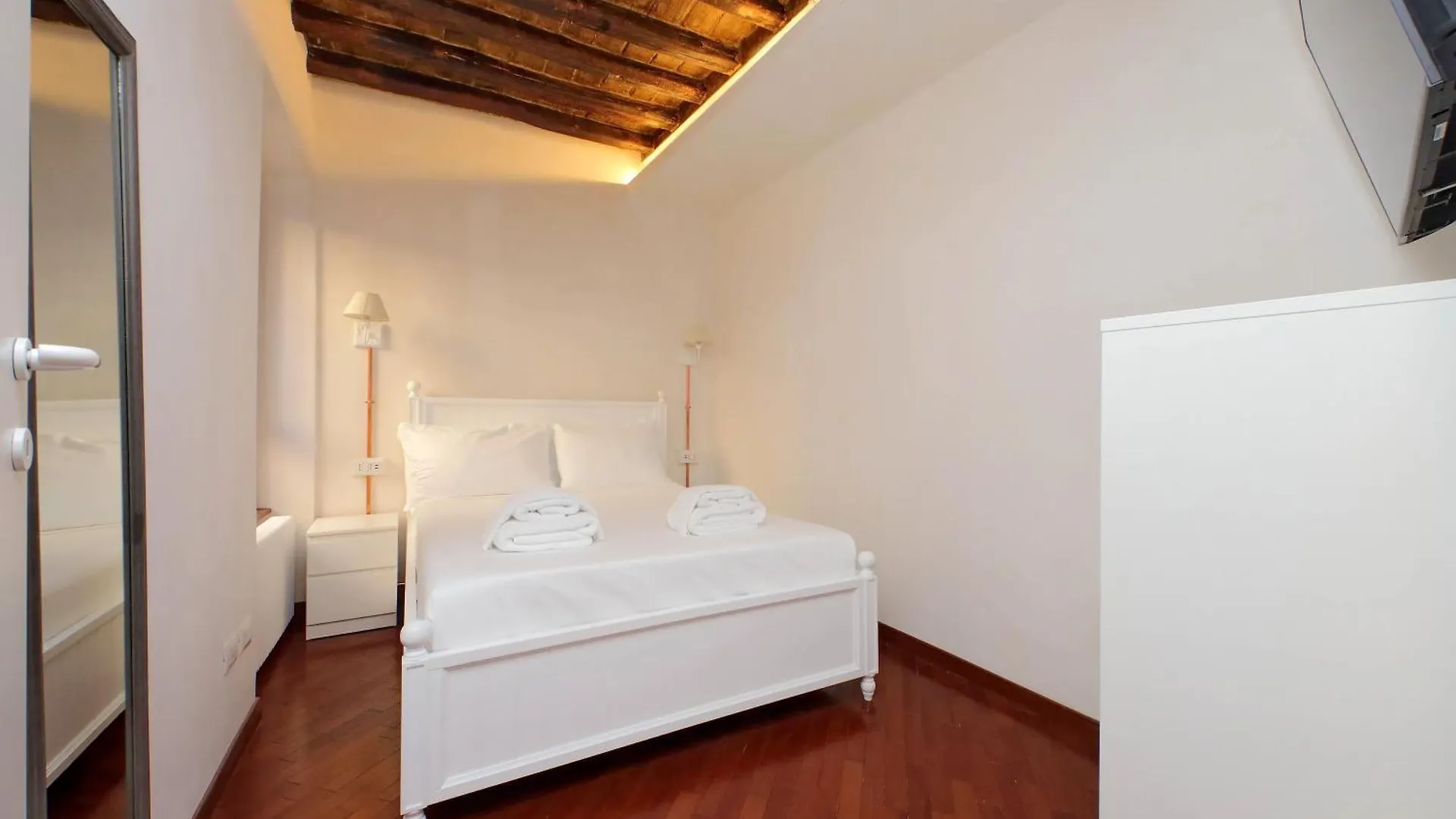 Apartment Dainty Suite Paradiso Near Piazza Navona Rom