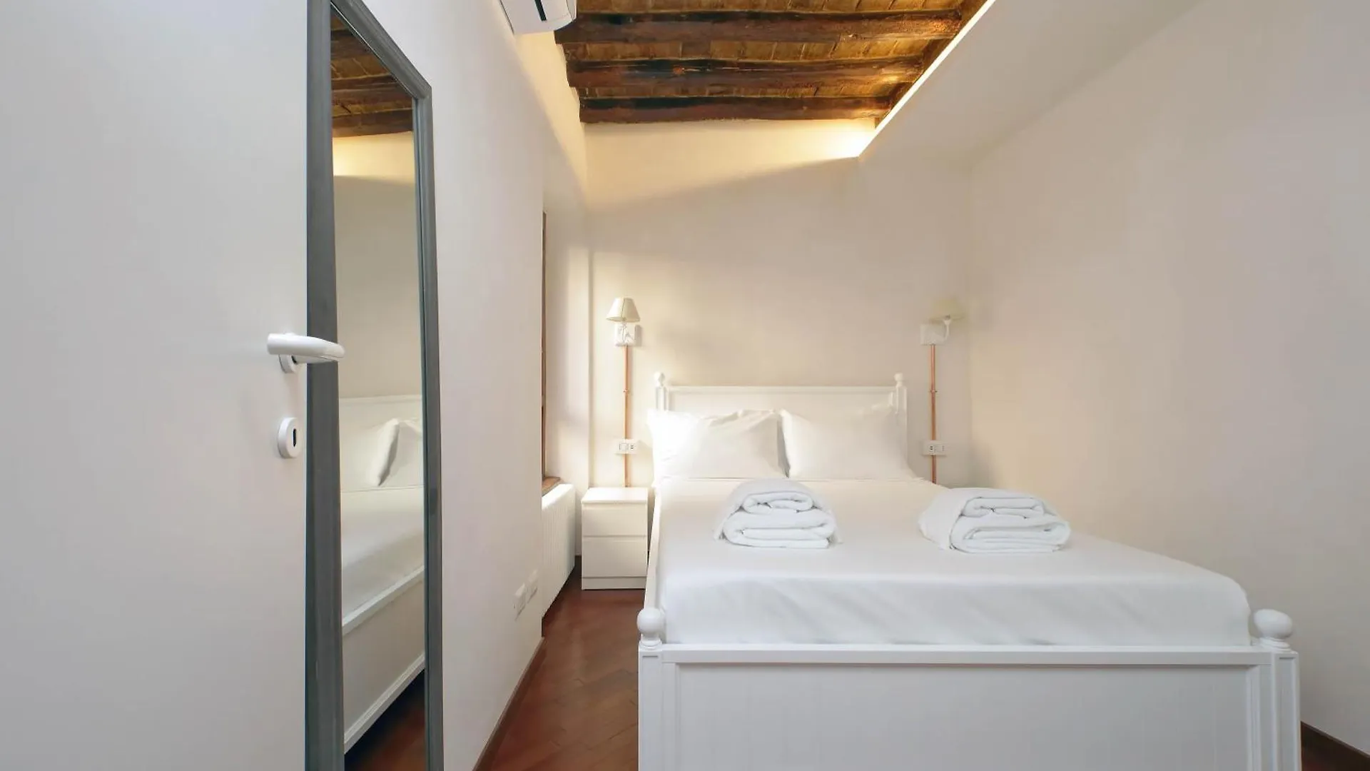 Apartment Dainty Suite Paradiso Near Piazza Navona Rom